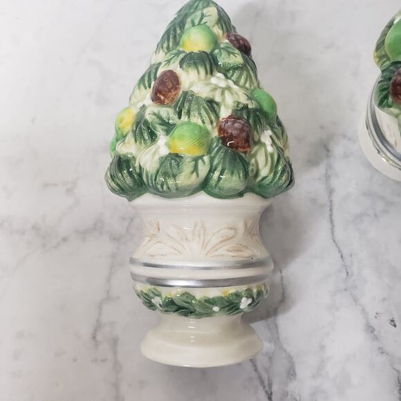 Fitz and Floyd Winter Garden salt and pepper shaker set, Preowned christmas - Picture 3 of 5